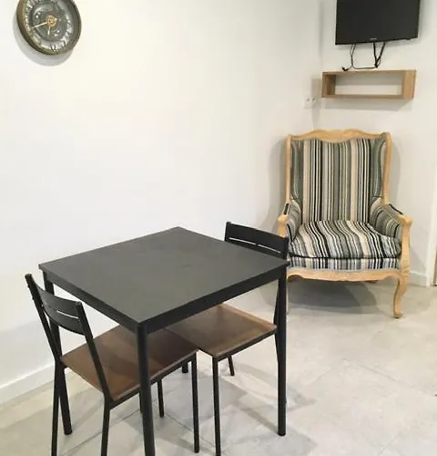 Angers, La Belle De Maine Daire Angers